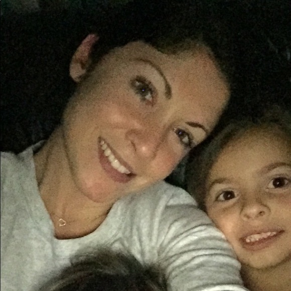 Meet your Posher, Billie Lyn - Picture 3 of 5